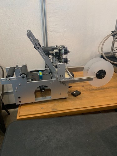 Etichettatrice semiautomatica