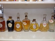 Bottiglie della stock con - della,