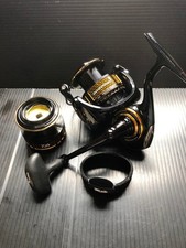 Mulinello Daiwa Morethan 3500 con bobina di ricambio e cinghia usato rotazione liscia