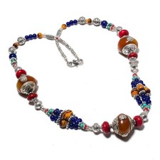 Collana con pietre preziose