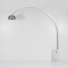 LAMPADA AD ARCO. STELO RETTANGOLARE