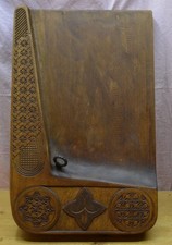 VECCHIO TAGLIERE IN LEGNO CON INTARSI cm. 48 X 30 X 6   (TI39)