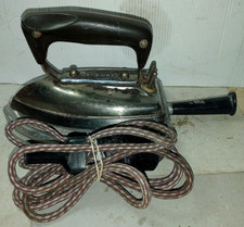 VECCHIO FERRO DA STIRO ANNI