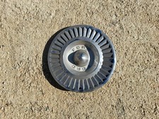 VECCHIO COPRICERCHIO COPPA RUOTA FORD IN ALLUMINIO