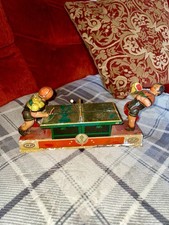 Piatto di latta vintage ping
