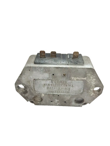 Regolatore tensione retro - regolatore, di