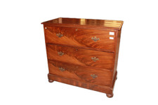 Comò inglese di inizio 1800 con piano scrittoio a ribalta stile Queen Anne