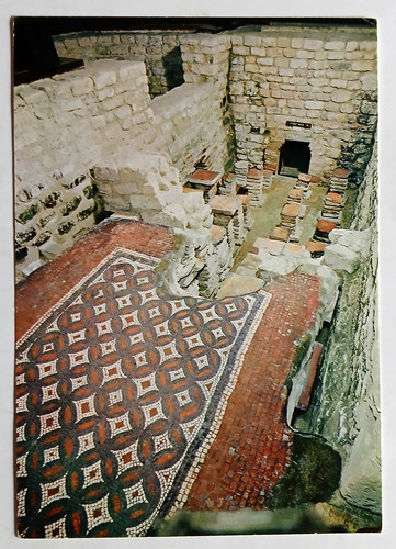 Mosaic floor chedworth - floor, roman
