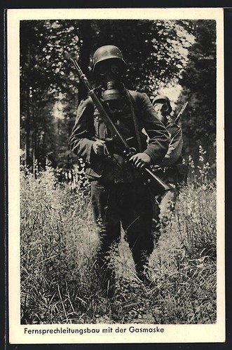 Soldati uniforme con - ak, in