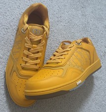 Scarpe da ginnastica nuove