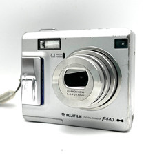 Fujifilm FinePix F440 fotocamera digitale compatta dal Giappone
