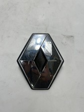 8200052586 emblema anteriore per RENAULT CLIO SERIE 3A (05/09) 1.2 2009 usato