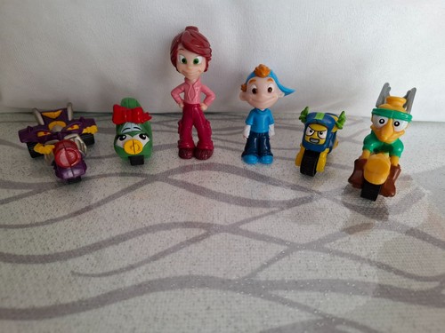 Set personaggi diversi gli - diversi,