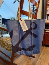 Nuovo blu con ancoraggio nero