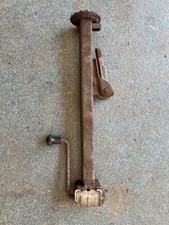 Fiat 500d.  Crik per sollevare l'auto