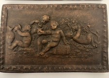 Fregio intagliato a rilievo in legno, gruppo di angeli in festa