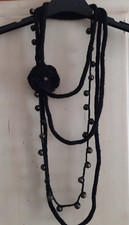 COLLANA IN LANA NERA E PERLINE  FATTA A MANO UNCINETTO ARTIGIANALE CM 52