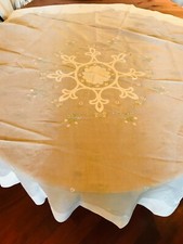 BELLISSIMA TOVAGLIA  IN ORGANZA CON INSERTI RICAMATI IN COLORE