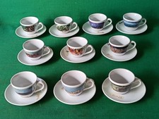 10 TAZZINE DA CAFFÈ PIATTINI ART CAFFÈ FINE PORCELAIN DIPINTI VARI ARTISTI. BW26