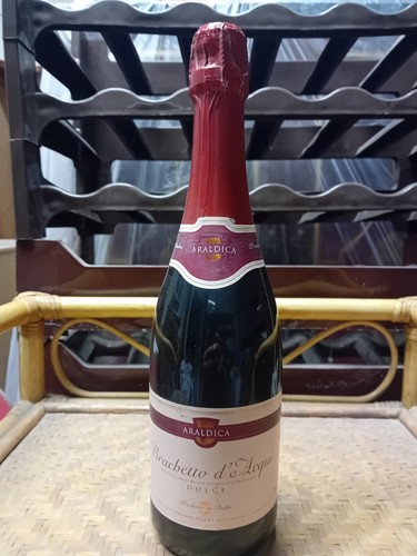Bottiglia vino rosso frizzante - bottiglia,