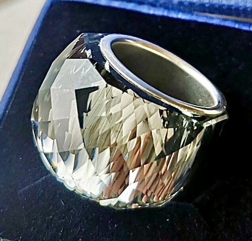 Anello nuovo con - anello,