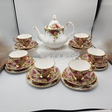 Royal Albert Old Country Roses set teiera, tazze da tè, piattini, piatto da dessert Inghilterra