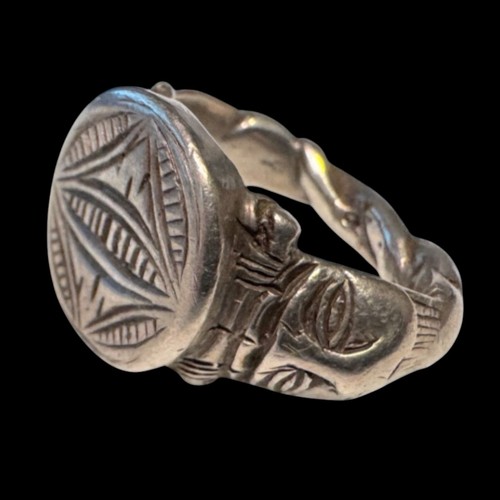 Splendido anello medievale con