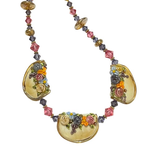 Fiori rialzati fatti - a, mano