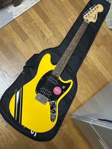 Giallo popolare squier - [giallo, popolare!