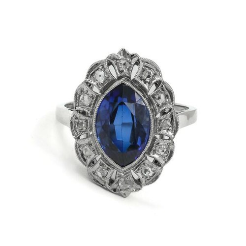 Anello con zaffiro - , e
