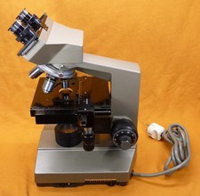 Microscopio medico laboratorio