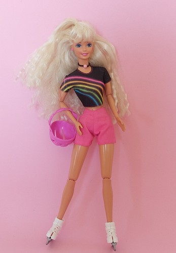 Barbie rollerskates 1995