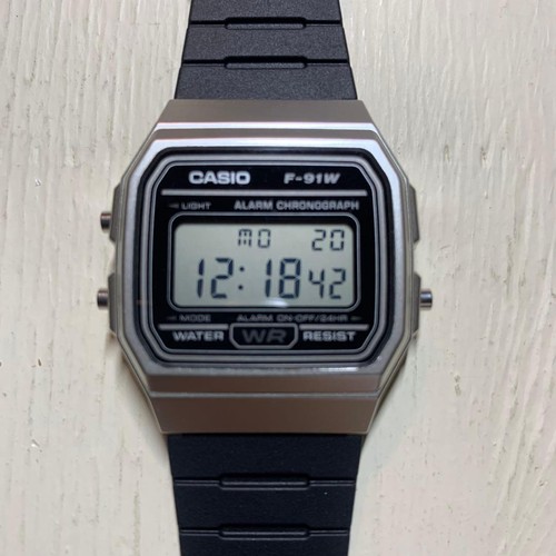 Orologio digitale casio - un,