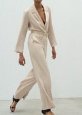 zara jumpsuit Wrinkles Effect 