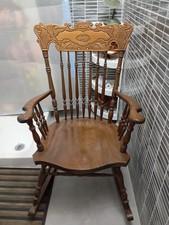 sedia a dondolo colore marrone neoclassica 