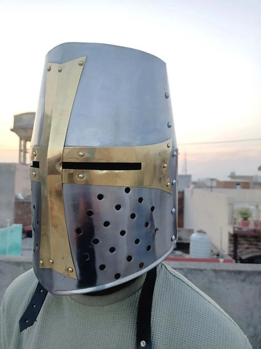 Elmetto cavaliere templare