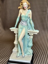 Scultura statua dipinta resina