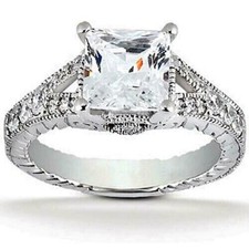 Anello di fidanzamento in oro