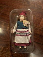 Bambola Di Porcellana Collezione Dal Mondo Fabbri Editori