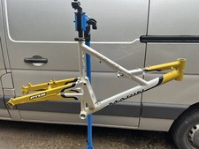 Telaio e altalena Marin Shoreline Trail