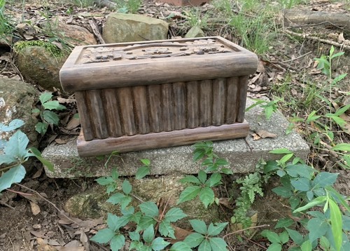 Dybbuk box sad elderly - dybbuk, box-