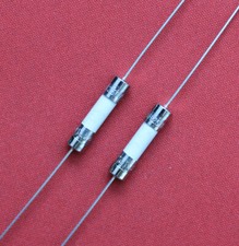 5pcs Fusibili T5AH250V, T5A250V ASSIALI, CERAMICA 5x20mm, 5 Amp 250V, SLOW-blow NUOVI