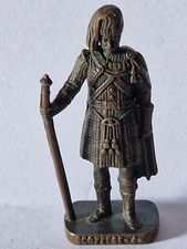 kinder metal soldiers