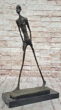 Scultura in bronzo fatta a