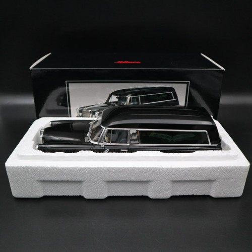 Schuco 600 carro funebre - 1:18,