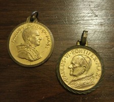Medaglia Papa Paolo VI vintage Roma Italia medaglione cattolico tono oro LOTTO DI DUE 