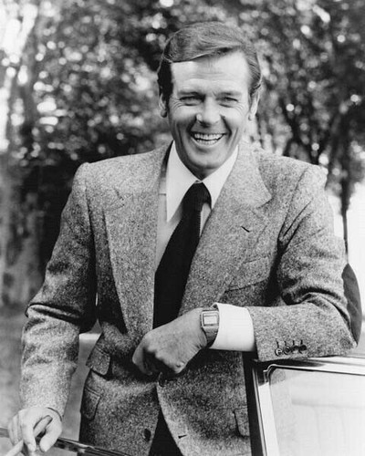 Roger moore mostra orologio - moore,