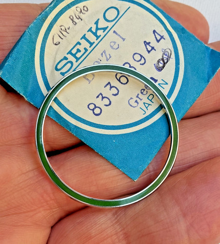 8336 8944 genuine seiko bezel - 8336,