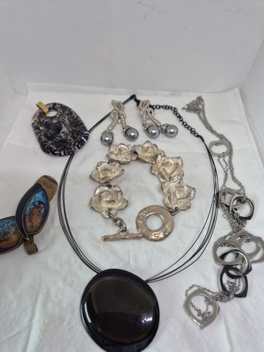 Lot bijoux fantaisies - de,