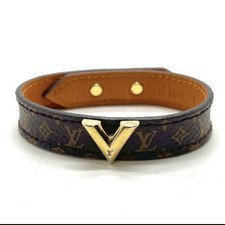 Louis Vuitton Monogram V